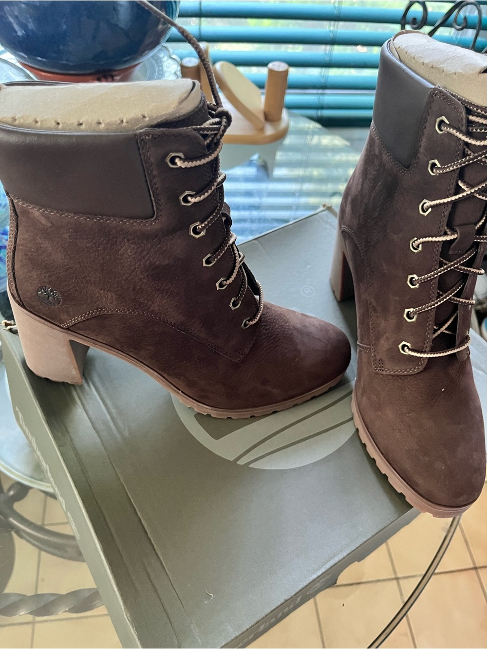Timberland Women's Brown Suede Lace-Up Heel Ankle Boots